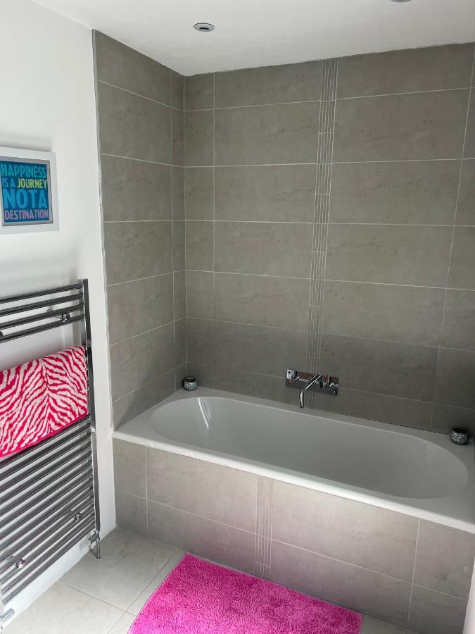 Fitzy'S Bunker - Modern Beach Apartment Ardglass Bagian luar foto