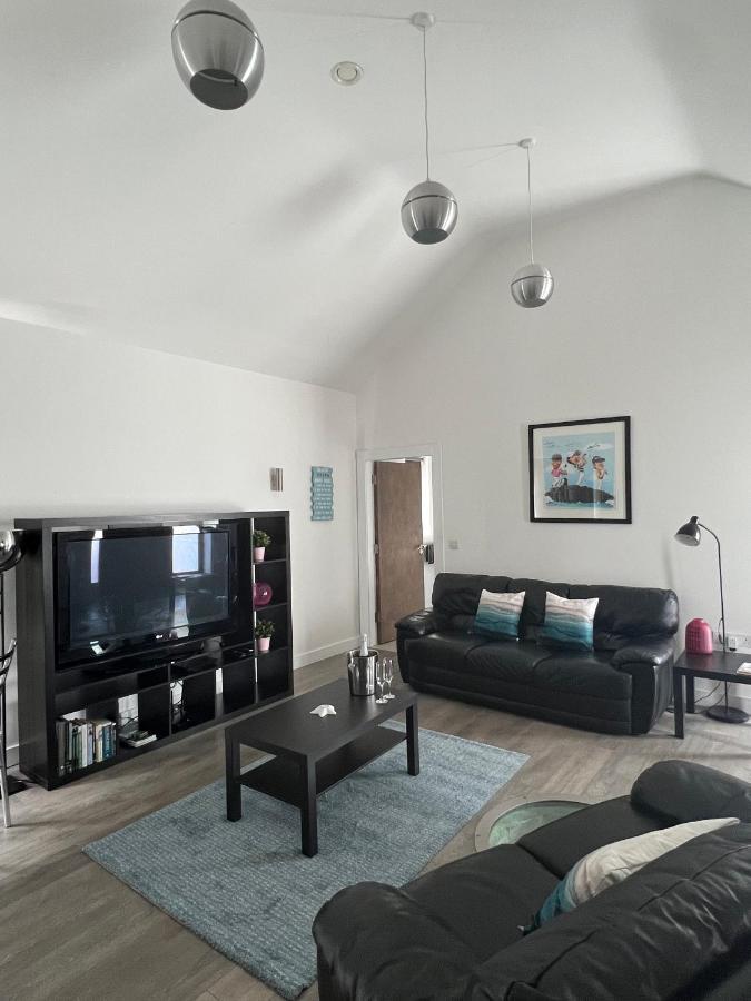 Fitzy'S Bunker - Modern Beach Apartment Ardglass Bagian luar foto